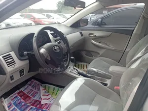 Toyota Corolla LE 4dr Sedan (1.8L 4cyl 4A) 2013 Silver