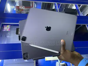 Apple iPad Pro 12.9 (2022) 256 GB Gray