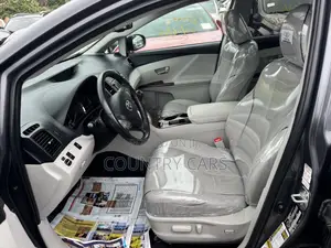 Toyota Venza V6 AWD 2010 Gray