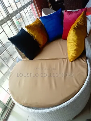 Your Quality Ranta Relaxing Chair With Throw Pillows
