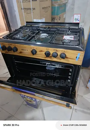 Family-sized 5 Burner Gas Cooker With Inbuilt Oven