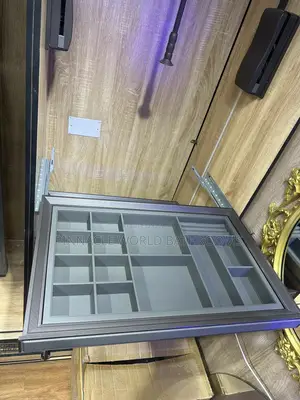 England Inbuilt Jewelry Rack