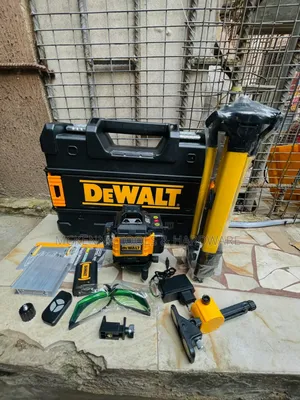 Dewalt Green Cross 16 Line Laser Level Kit.
