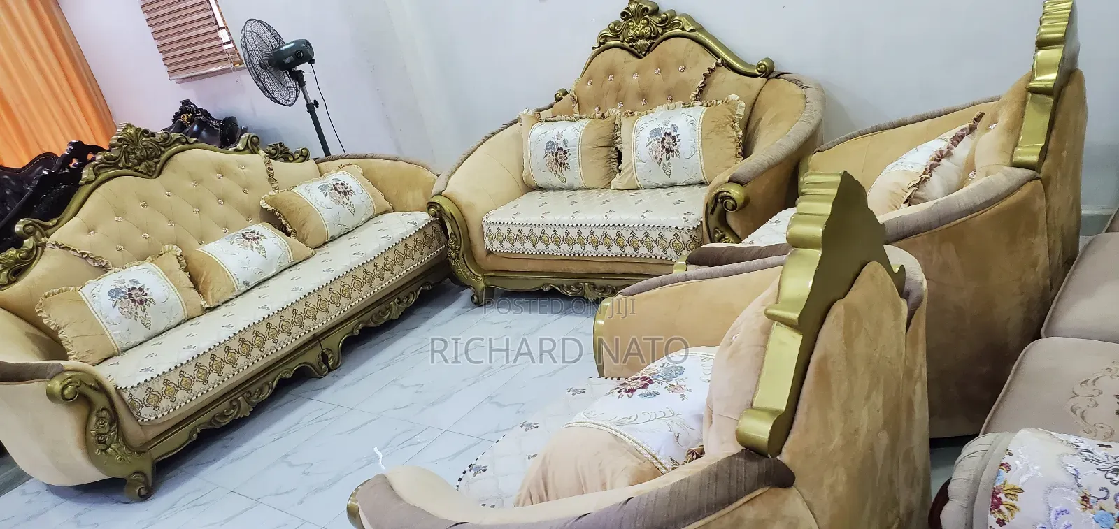 High Quality Sitting Sofa