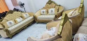 High Quality Sitting Sofa
