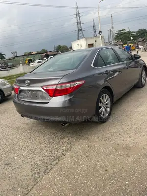 Toyota Camry XLE V6 4dr Sedan (3.6L 6cyl 6A) 2016 Gray