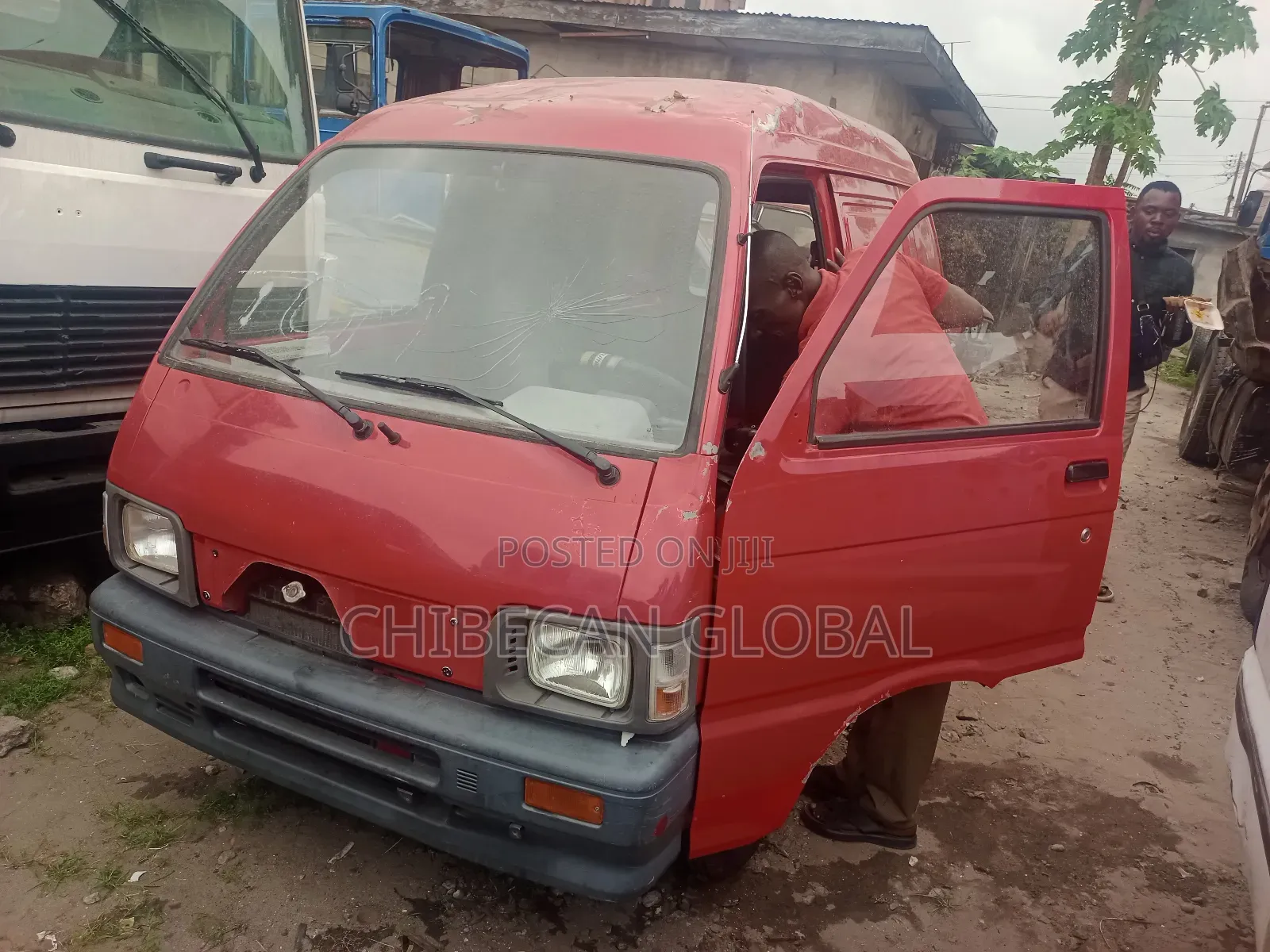 Bus 2002 Red