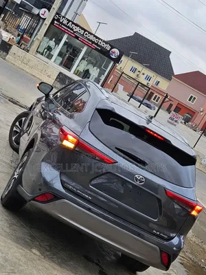 Toyota Highlander XLE 2021 Gray