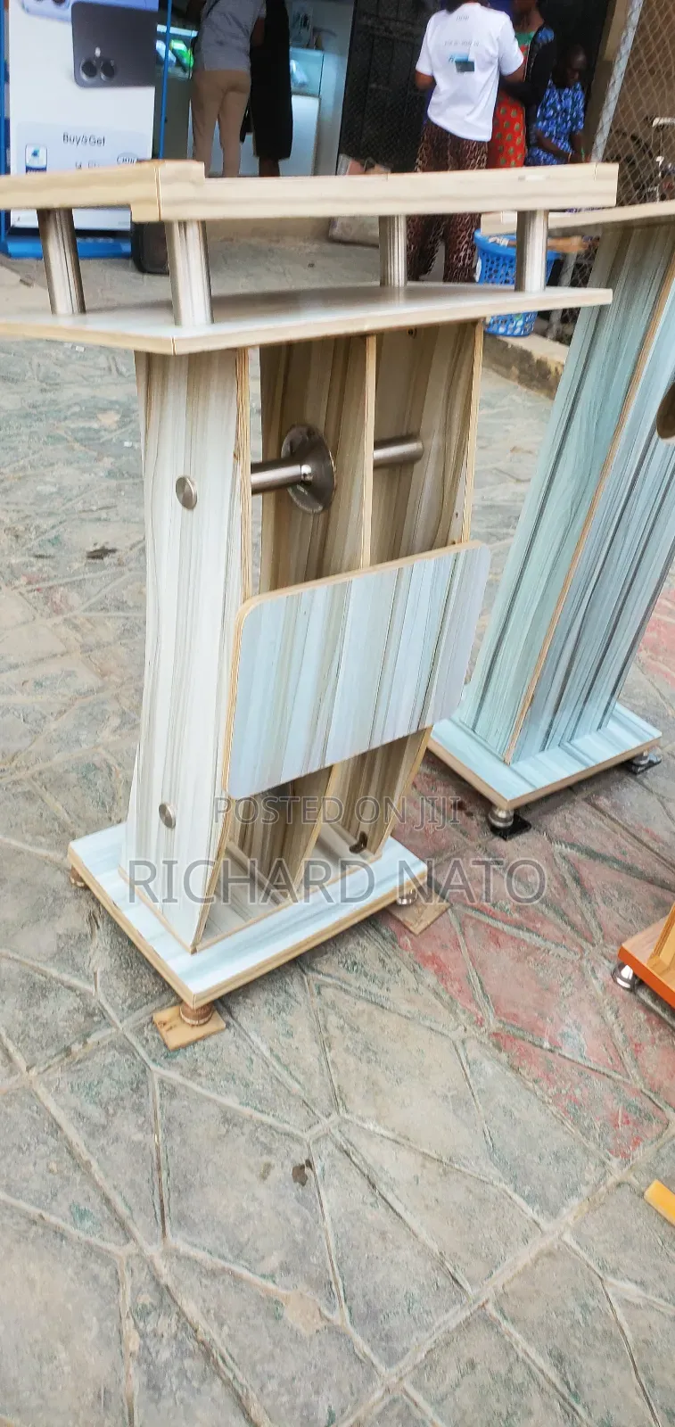 Magnify Pulpit