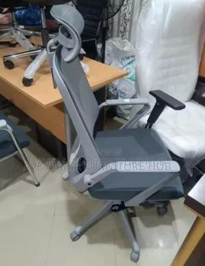 Executive Office Swivel Mesh Chair. With Wheels