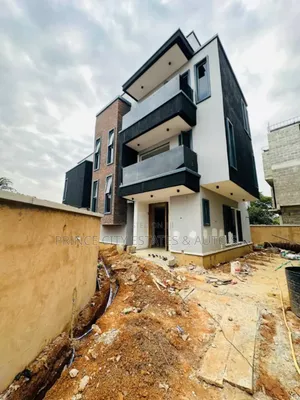 Furnished 5bdrm Duplex in Gra for sale