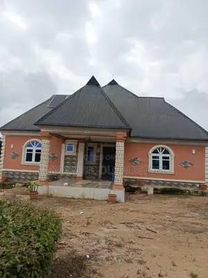 4bdrm Bungalow in Alabiamo Avenue, Akure for sale