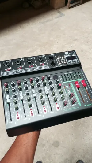 Yamaha Falte Mixer 4 Channel Mixer