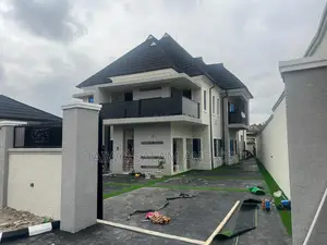 4bdrm Duplex in Oluyole Estate for sale