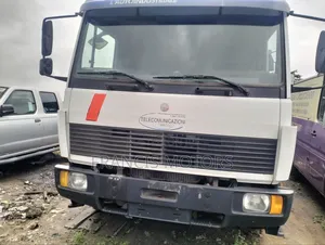 Mercedes Benz Hiab Truck 5 Tons