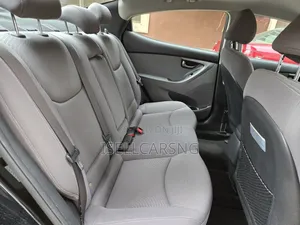 Hyundai Elantra SE Sedan FWD (1.8L 4cyl 6A) 2016 Black