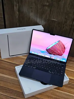 New Laptop Apple MacBook Air 2022 M2 8GB Apple M2 SSD 256GB