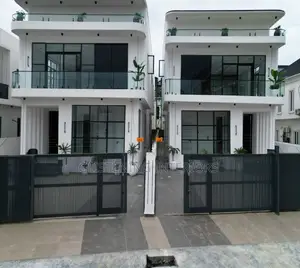 Balcony Frameless 10mm Plain Tempered Glass