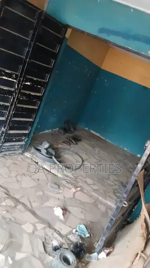Shop 4sale at Sango, Ibadan. Suitable for Any Commercial