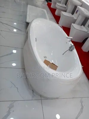 White Freestand Acrylic Bathtub