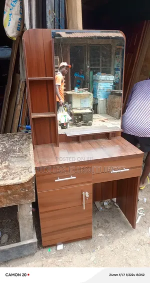 #662# Dressing/Vanity Table
