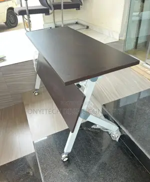 Mobile Computer/Training Desk With Collapsible Top