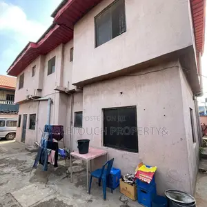 3bdrm Block of Flats in Asaba Oshimili- for sale