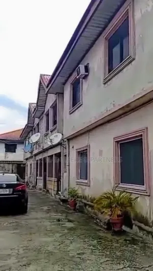 8bdrm Block of Flats in Woji Port Harcourt for sale