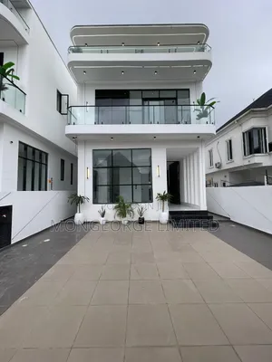 5bdrm Duplex in Chevron for sale