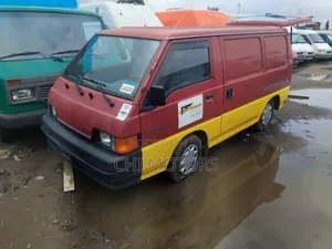 Mitsubishi L300 2005 Red