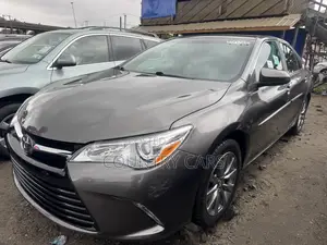 Toyota Camry XLE V6 4dr Sedan (3.6L 6cyl 6A) 2016 Gray