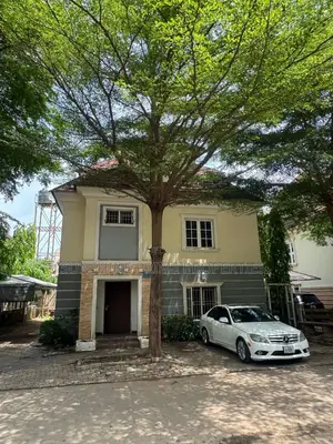 5bdrm Duplex in Brains And Hammers for sale