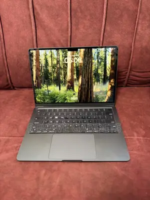 Laptop Apple MacBook Air 2022 M2 8GB Apple M2 SSD 256GB