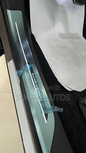 New Land Rover Range Rover 2025 Gold