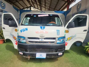Toyota HiAce 220 2007 White