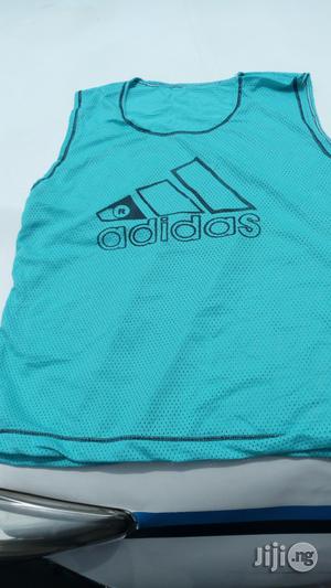Local Bib, Set