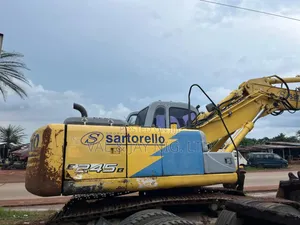 New Holland E245 Excavator - Foreign Use