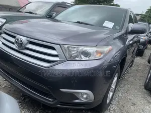 Toyota Highlander Limited 3.5l 4WD 2013 Gray