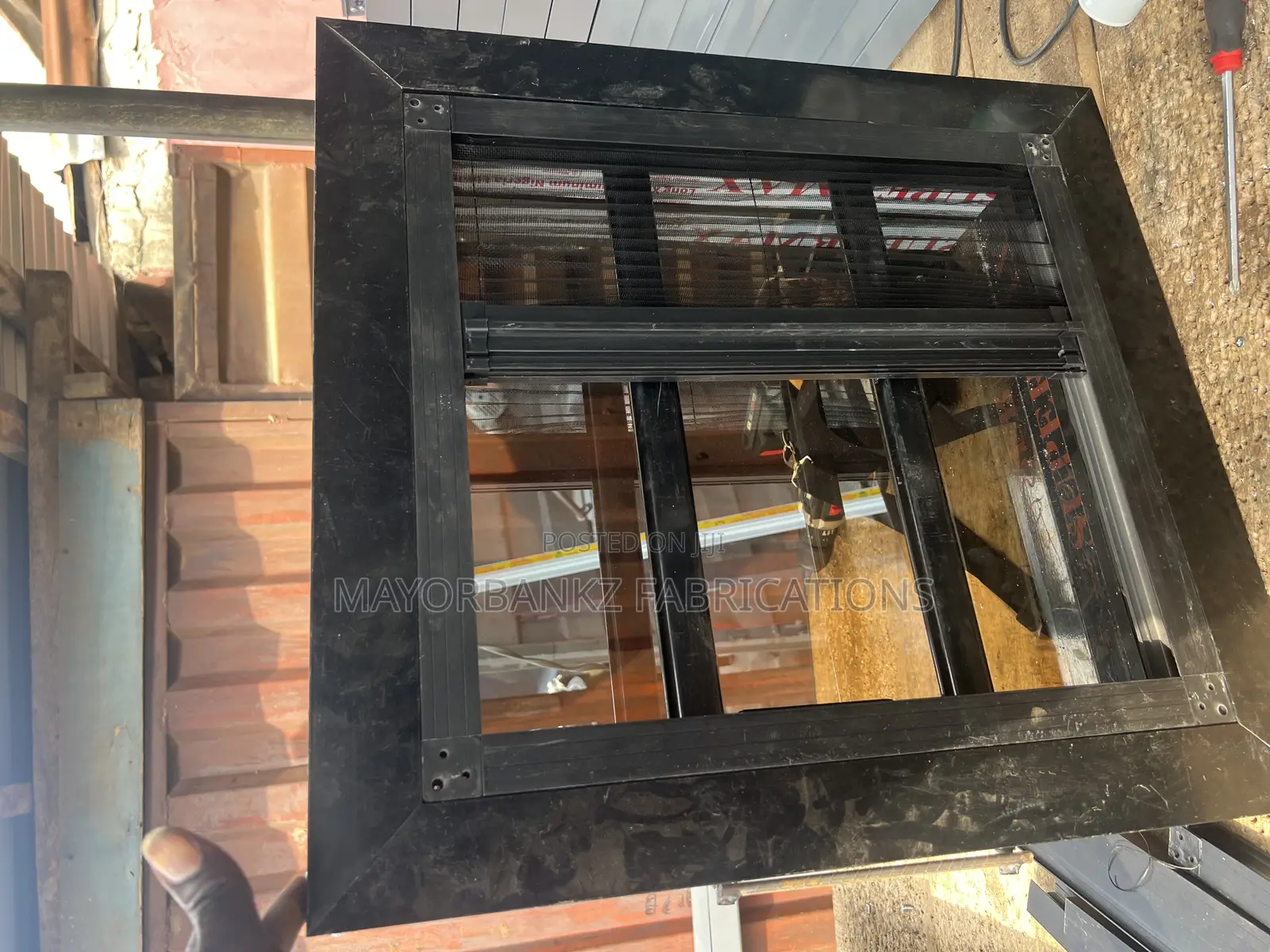 Frameless Window With Collapsible Nets