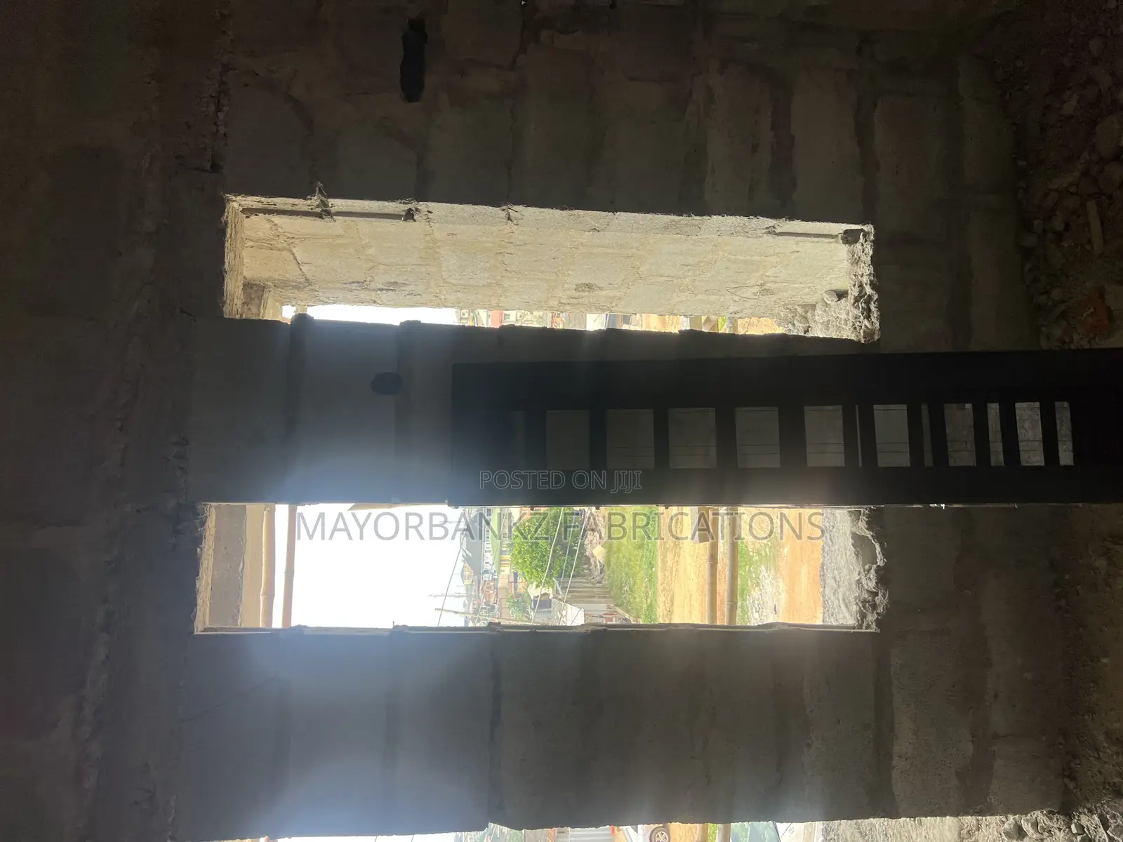 Frameless Window With Collapsible Nets