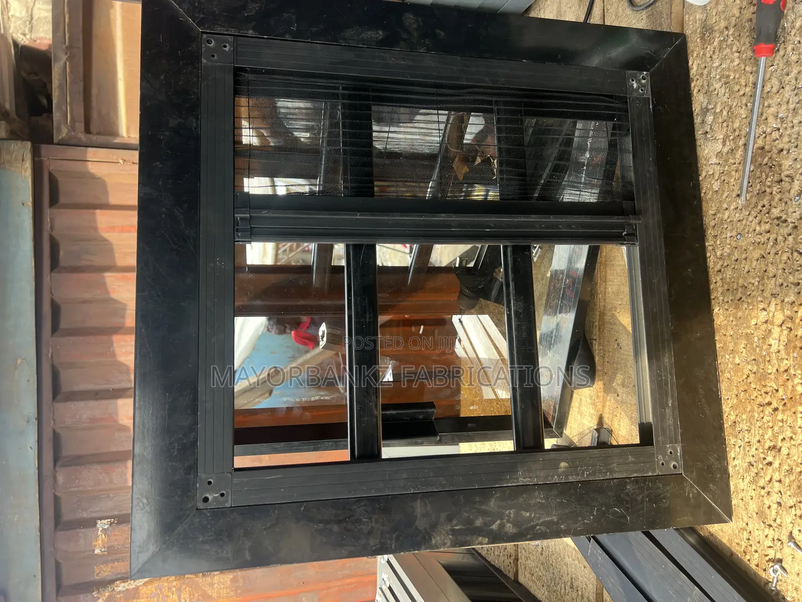 Frameless Window With Collapsible Nets