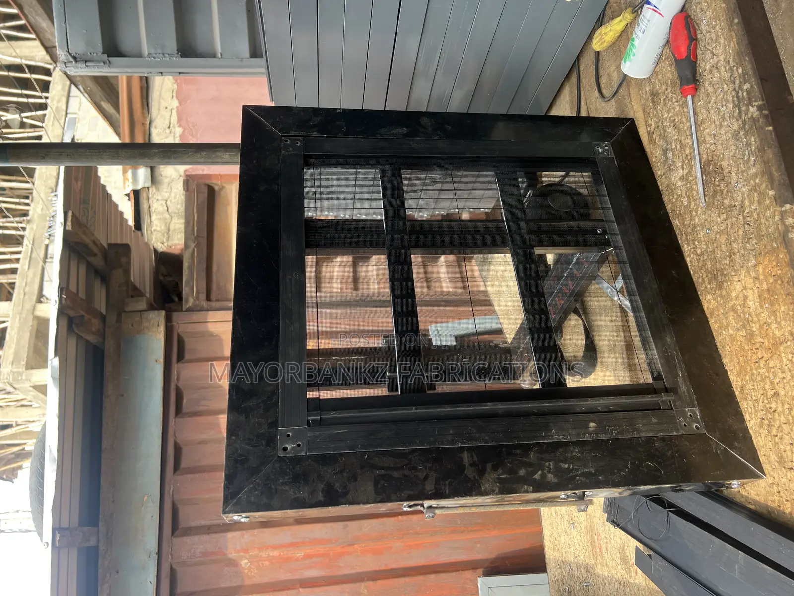 Frameless Window With Collapsible Nets