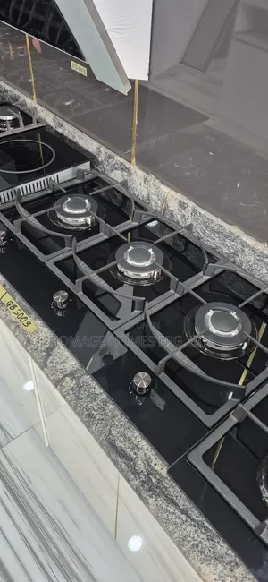 3 Burner Spacious Builtin Gas Hub