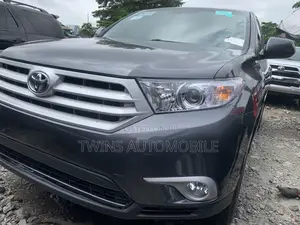 Toyota Highlander Limited 3.5l 4WD 2013 Gray