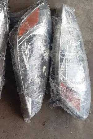 Headlight Toyota Sienna 05