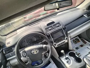 Toyota Camry LE 4dr Sedan (2.5L 4cyl 6A) 2014 Gray
