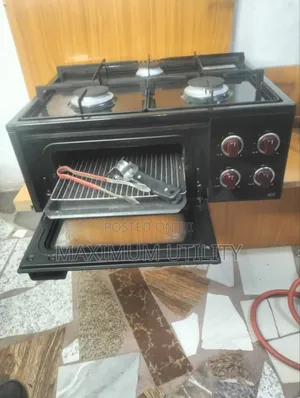 Different Designs Automatic 3 Burners Pan Top Gas Cooker Oven N Grill