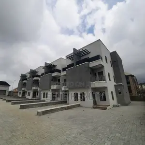 5bdrm Townhouse/Terrace in Guzape District for sale