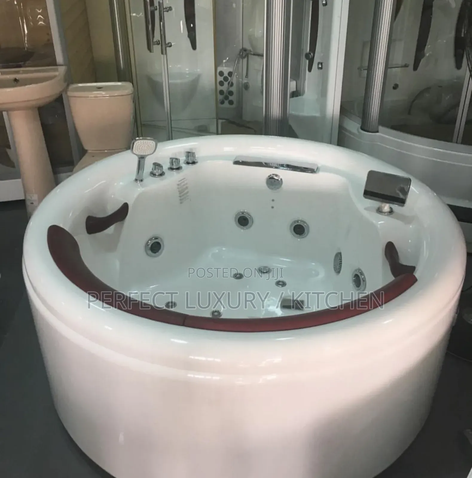 Round Jacuzzi Bathtubs Full Options