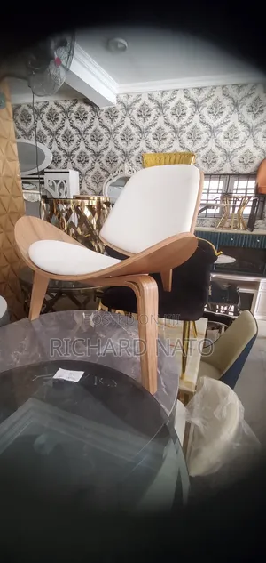 A Simple Unit Chair for Class